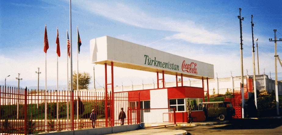 Băutorii de cola din Turkmenistan au o mare problemă. Băutura lor preferată a dispărut din magazine