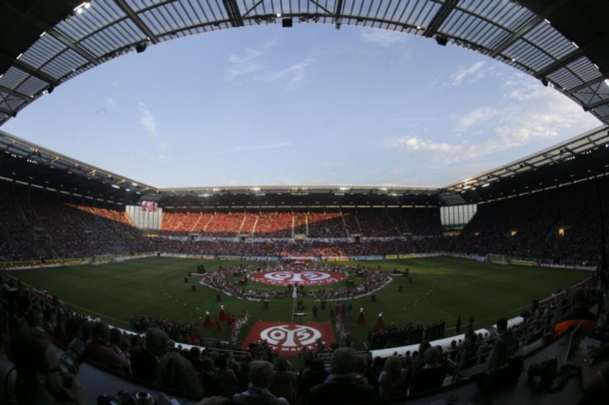 Poza 3 - FOTO Mainz îşi inaugurează oficial stadionul ...