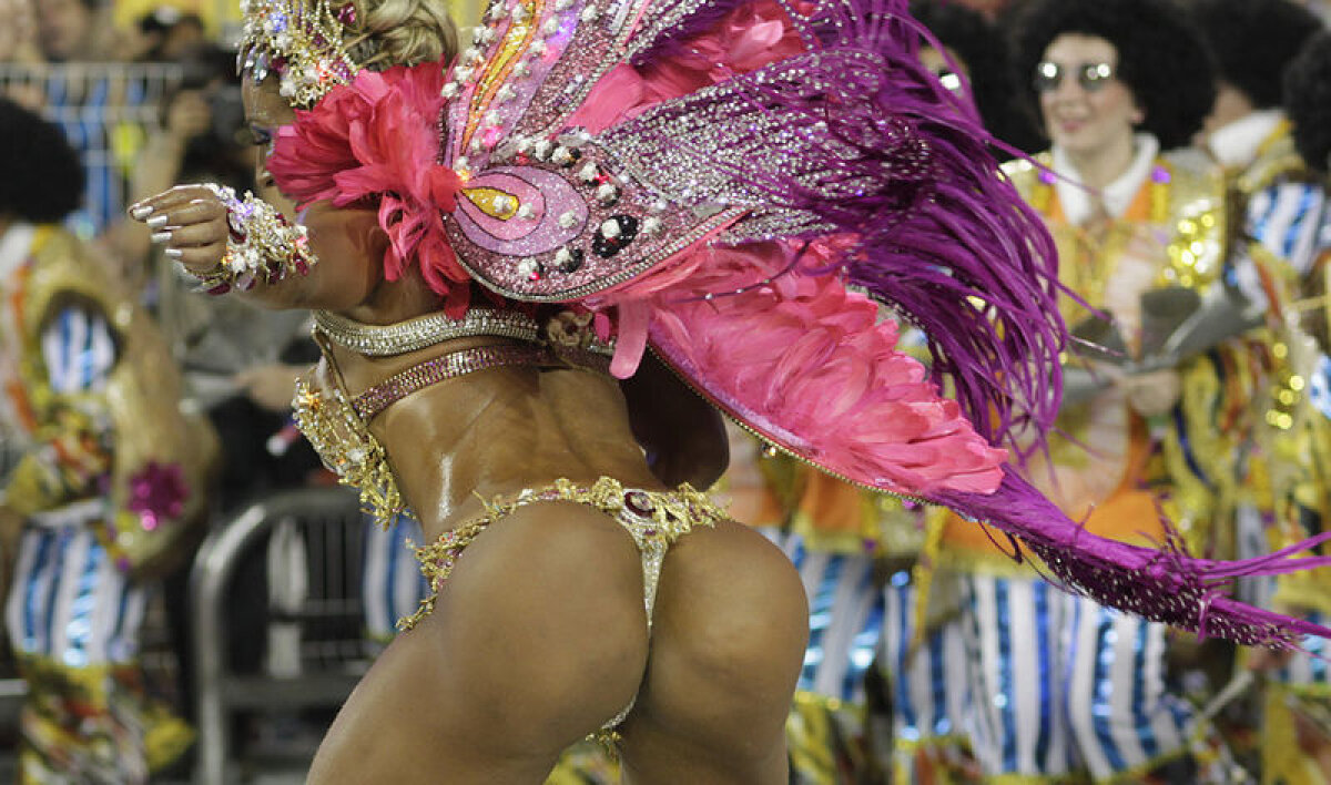 GALERIE FOTO Neymar a cîntat şi a dansat nebuneşte la Carnaval.