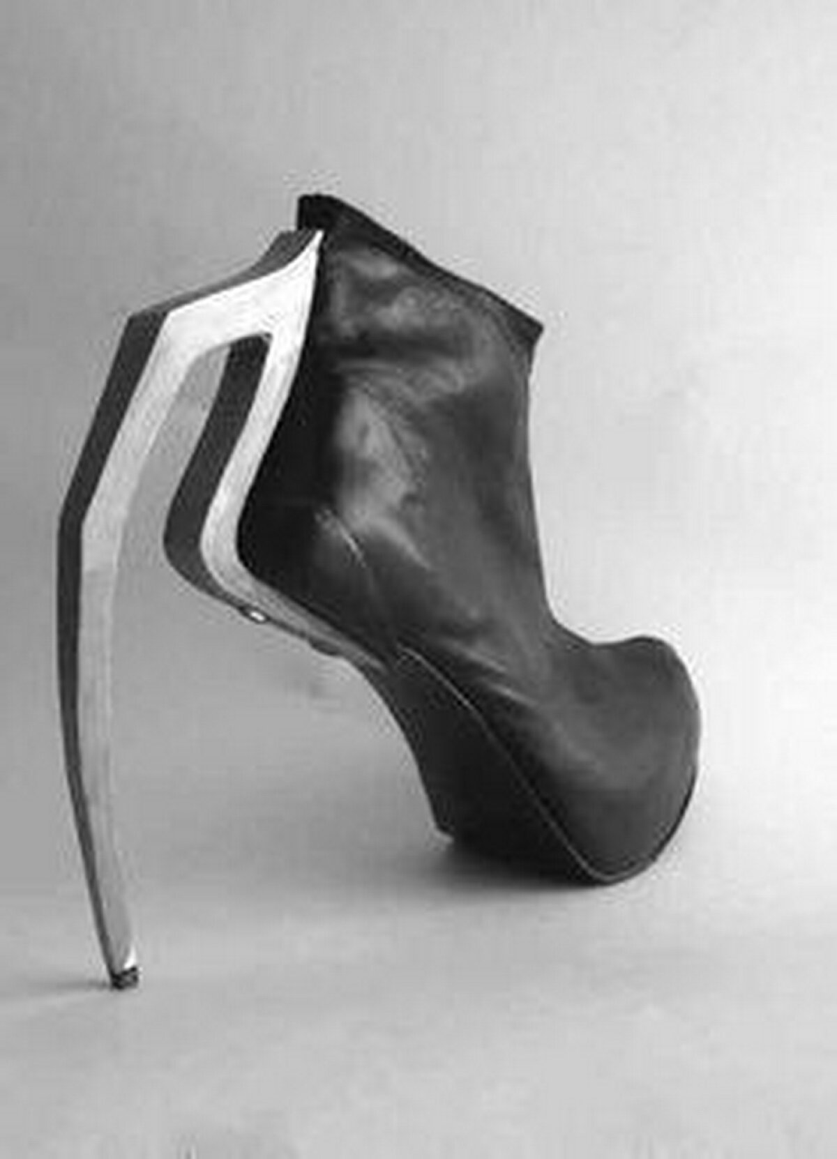 Нестандартная обувь. Необычная обувь. Необычные туфли. Экстравагантные туфли. Необычная обувь женская.