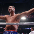 Pugilistul român Lucian Bute şi-a apărat titlul mondial IBF la categoria supermijlocie pentru a şaptea oară consecutiv, după ce l-a învins în această dimineaţă pe irlandezul Brian Magee, prin KO în repriza a zecea, într-un meci disputat la Centre Bell din Montreal (Foto: Reuters)