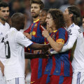 Diarra, Puyol și Keita au
fost mereu în centrul
duelurilor încinse care au
pus în umbră fotbalul pe
“Bernabeu”
Foto: Reuters