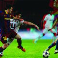 Leo Messi (prim-plan), jucătorul genial care l-a ajutat pe Guardiola să devină, pe banca Barcelonei, unui dintre marii antrenori ai Europei Foto 3D: Dan Bucur