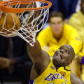 La Lakers, Shaq a fost şi fericit, şi nefericit. A cunoscut gloria, dar a fost nevoit să convieţuiască alături de Kobe Bryant. Cei doi au fost mereu mai mult rivali decît coechiperi
Foto: Reuters
