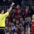 Iniesta a fost suspectat că a primit deliberat un cartonaş galben în prima manşă a sferturilor de finală ale Ligii Campionilor, cu Şahtior Doneţk