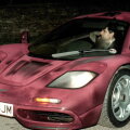 Rowan Atkinson în maşina sa, McLaren F1