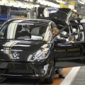 Noul model Renault va păstra dimensiunile unui Twingo (în imagine) cel mai mic model din gamă
