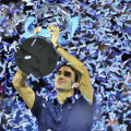 Roger Federer a primit 1,7 milioane de dolari pentru că a cucerit titlul fără înfrîngere Foto: Reuters