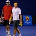 Roger Federer alături de Paul Annacone, antrenorul său (foto: australianopen.com)