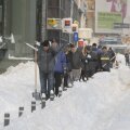 Rugbyștii și baschetbaliștii cluburilor din București au început o campanie de deszăpezire a spitalelor și azilelor din capitală foto: Raed Krishan