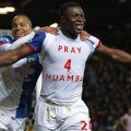 Yakubu şi-a ridicat tricoul pentru Muamba, scăpînd fără cartonaş galben