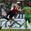 Ibrahimovici egalează din penalty și tot el decide victoria, ajungînd la 22 de goluri în 23 de partide f Reuters