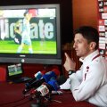 Răzvan Lucescu a analizat în fața presei fazele video în care susține că Rapid a fost dezavantajată de arbitri // Foto: Mediafax
