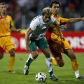 Stilian Petrov, căpitanul Bulgariei (centru, în duel cu Dică), la 2-2 cu "tricolorii" la Constanţa în 2006 // Foto: Cristi Preda