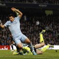 De la duelul cu Chelsea (2-1) din 21 martie i se trag lui Aguero ultimele necazuri (foto: Reuters)