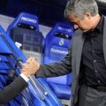 Guardiola și Mourinho, doi dintre marii ”inamici” din fotbalul actual (foto: Reuters)
