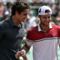 Ungur, alături de Roger Federer, la finalul meciului // Foto: Raed Krishan (Paris)