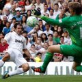 Deși anii au trecut, Luis Figo nu și-a pierdut din dexteritate (foto: realmadrid.es)