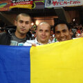 Eric (dreapta) nu a ratat ocazia să se pozeze cu tricolorul nici la Lvov