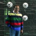 Cristian Bivolaru, fostul delegat al "Generației de Aur", s-a fotografiat în sediul FIFA lîngă panoul cu mingile folosite la Campionatele Mondiale