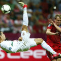 Ronaldo a semnat ultimele trei goluri lusitane la Euro: 2-1 cu Olanda în grupă și 1-0 cu Cehia în ”sferturi” (foto: Reuters)