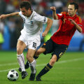 Iniesta (dreapta) și Cassano s-au întîlnit și la Euro 2008, cînd ibericul a avut cîștig de cauză // Foto: Gulliver/GettyImages