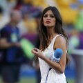 Sara Carbonero pregătindu-se de transmisie (foto: Reuters)