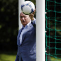Blatter a cîștigat războiul tehnologic cu Platini pentru monitorizarea video a liniei porții // Foto: Reuters