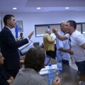 Jean Pavel (în alb) s-a răstit pe tot
parcursul ședinței la
Tanczos Barna,
președintele FRHG