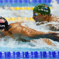Legendarul Phelps pare că survolează suprafaţa apei, intimidîndu-şi adversarii cu forţa şi tehnica extraordinare // Foto: Reuters