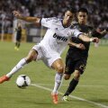 Cristiano Ronaldo în dispută cu Rafael garcia (foto: Reuters)