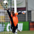 Coman are experienţa sfertului de finală al Cupei UEFA din 2006, cînd apăra poarta Rapidului