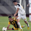 Viorel Dinu (alb) a marcat ieri al patrulea său gol consecutiv.