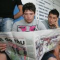 "E de rău" - Dănănae și Florin Costea citind Gazeta la una dintre vizitele medicale la Știința