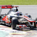 Jenson Button va porni de pe prima grilă, alături de Kobayashi.