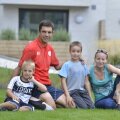 Campionul paralimpic alături
de cei doi băieți, Edvard și
Edmund, și de soția Laura, în
Satul Paralimpic de la Londra