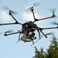 Octocopterul e special folosit la filmări aeriene.