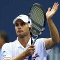 Andy Roddick salutînd emoţionat publicul de pe arena "Arthur Ashe" // Foto: Reuters