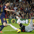 Messi se blochează în faţa lui Javi Varas şi pierde o ocazie uriaşă // Foto: Reuters