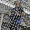 Sneijder, dezamăgit şi agăţat în plasă // Foto: Reuters