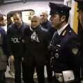 Gegici (încadrat de poliţişti) a refuzat 5.000 de euro din partea unei televiziuni ca să vorbească despre Conte, antrenorul lui Juve, suspendat încă în urma scandalului pariurilor
Foto: AP/Agerpres