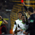 Schmelzer, stînga, protestează în van. Stark îl trimite la vestiar
