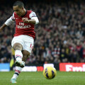 Theo Walcott l-ar putea urma pe Van Persie la United.