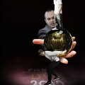 Messi, sus, pe Balonul de Aur ţinut în mînă de Iniesta (cel mai bun pasator la cele 91 de goluri ale lui Leo) şi pe spate de marele rival Cristiano Ronaldo // Fotomontaj: Dan Bucur