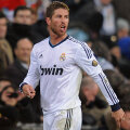 Sergio Ramos, 26 de ani, liderul apărării lui Real Madrid, îşi agresează adversarul de la Celta (captură) // Foto: Guliver/GettyImages