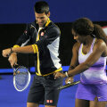 Neobositul Novak Djokovici îi predă Serenei Williams o lecţie de dans Gangnam Style // Foto: Reuters