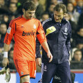 Casillas, accidentat şi în conflict cu Mourinho, va lipsi cel puţin două luni din poarta Realului.