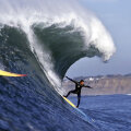 În imagine, adevăratul Jay Moriarity pe valurile de la Mavericks