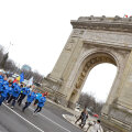 Florin Zalomir a purtat torța pe lîngă Arcul de Triumf // Foto: Cristi Preda