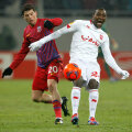 Ola John s-a distrat cu Dănănae la meciul tur dintre Steaua şi Twente, scor 0-1